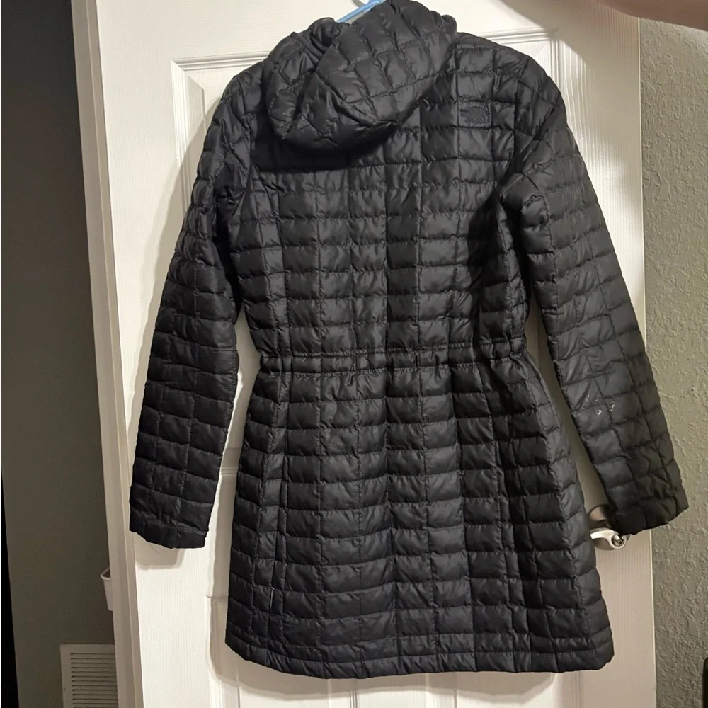Women's The North Face Thermoball
Hooded Parka - Picture 5 of 5
